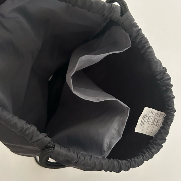 Nike Black White lightweight Training Gym Sack backpack - Picture 3 of 7